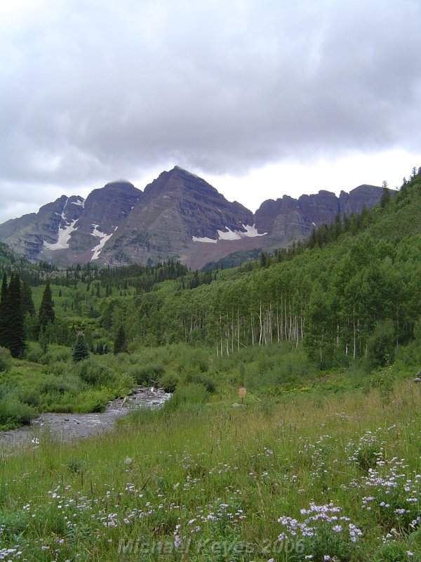 DSC04061.JPG - Clouds rolling in over Maroon Bells