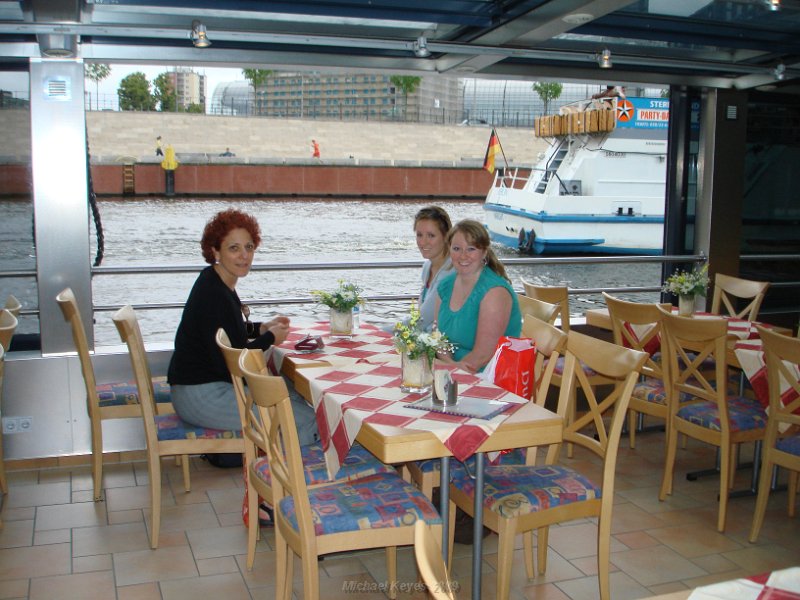 DSC06502.JPG - Boatride on the Spree