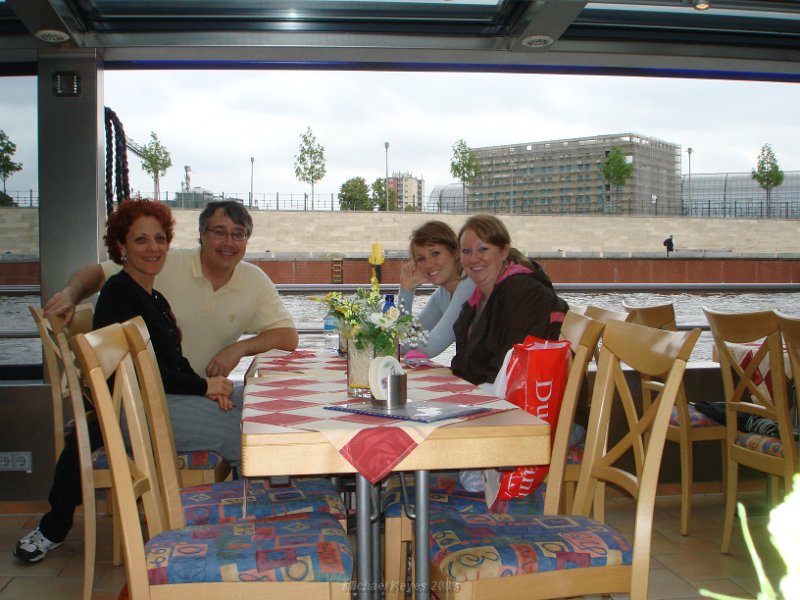 DSC06504.JPG - Boatride on the Spree