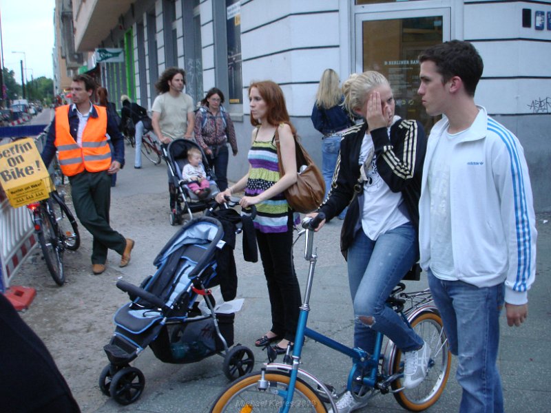 DSC06597.JPG - berlin crosswalk