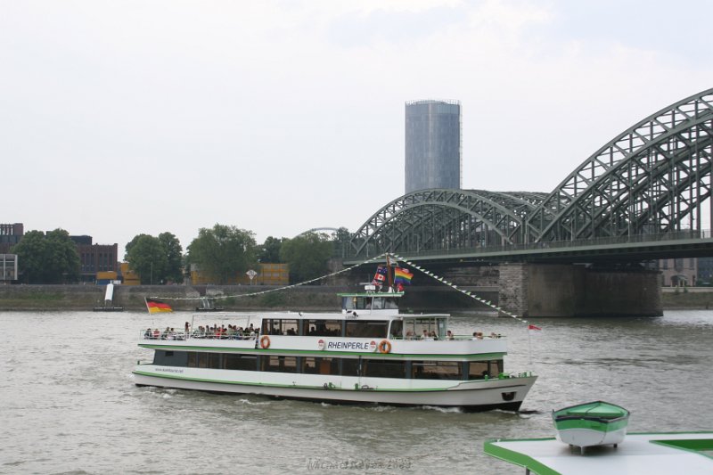 IMG_3497.JPG - Rhine river boat with Railroad bridge Crossing to Cologne