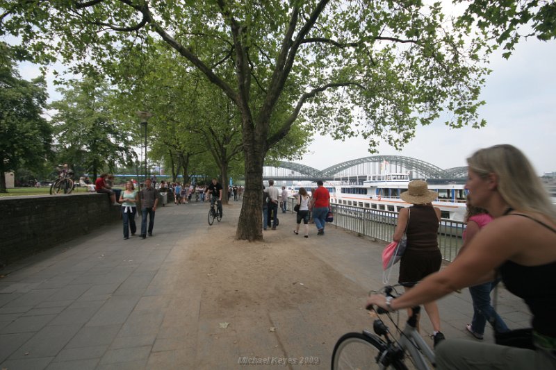 IMG_3935.JPG - Walking along the Rhine