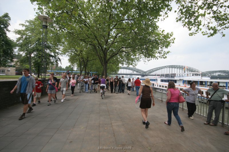 IMG_3936.JPG - Walkking along the Rhine