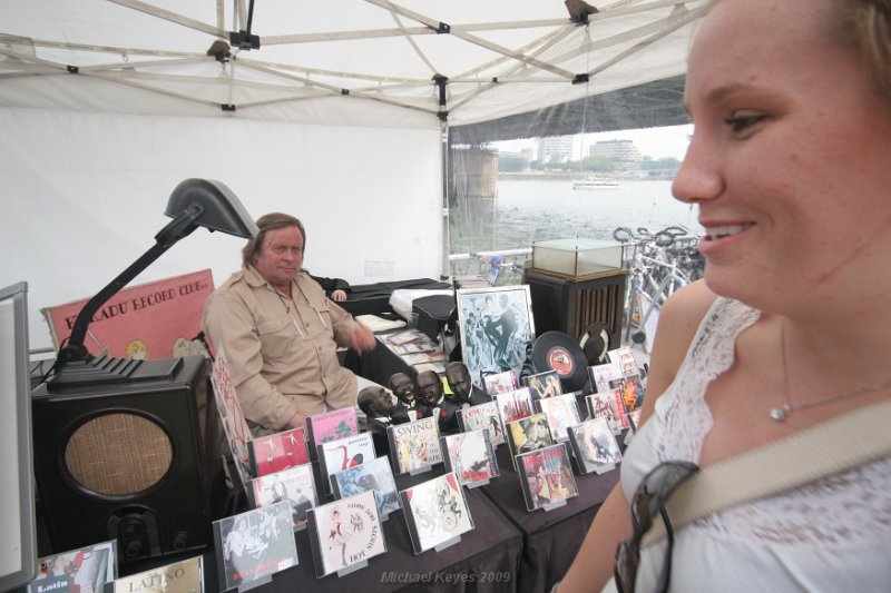 IMG_3959.JPG - Flea market CD Man from Berlin