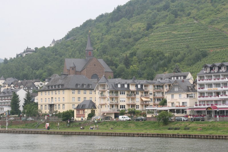 IMG_4398.JPG - Looking accross Mosel at Cochem