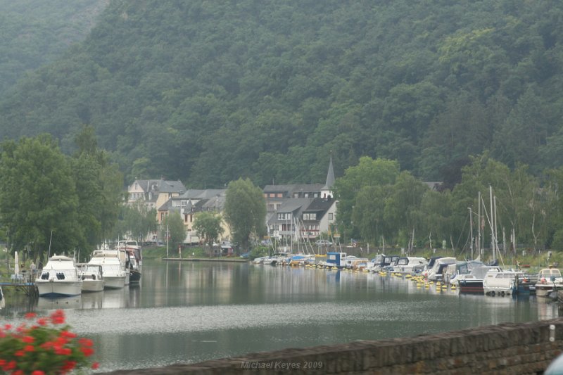 IMG_4445.JPG - Crossing the river toward Alken for Dinner