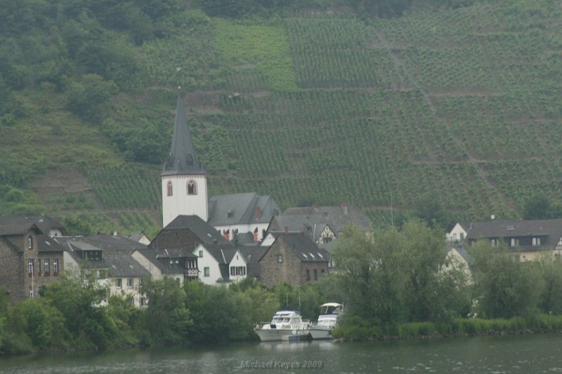 IMG_4448.JPG - Crossing the river toward Alken for Dinner