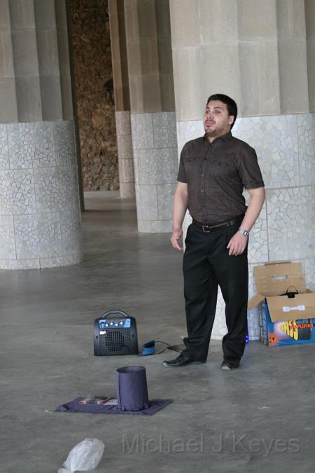 IMG_6102.JPG - A performer singing among the Pillars supporting the next Level at Parc Gruell