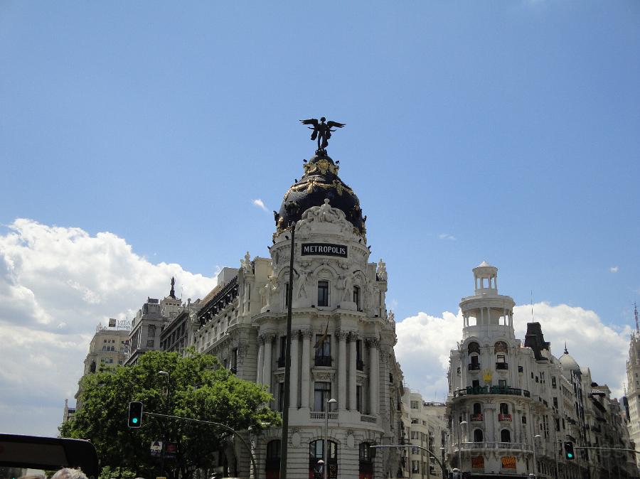 DSC01563.JPG - Edificio Metrópolis, at the corner of the Calle de Alcalá and GraCalle de Alcalá and Gran Vía