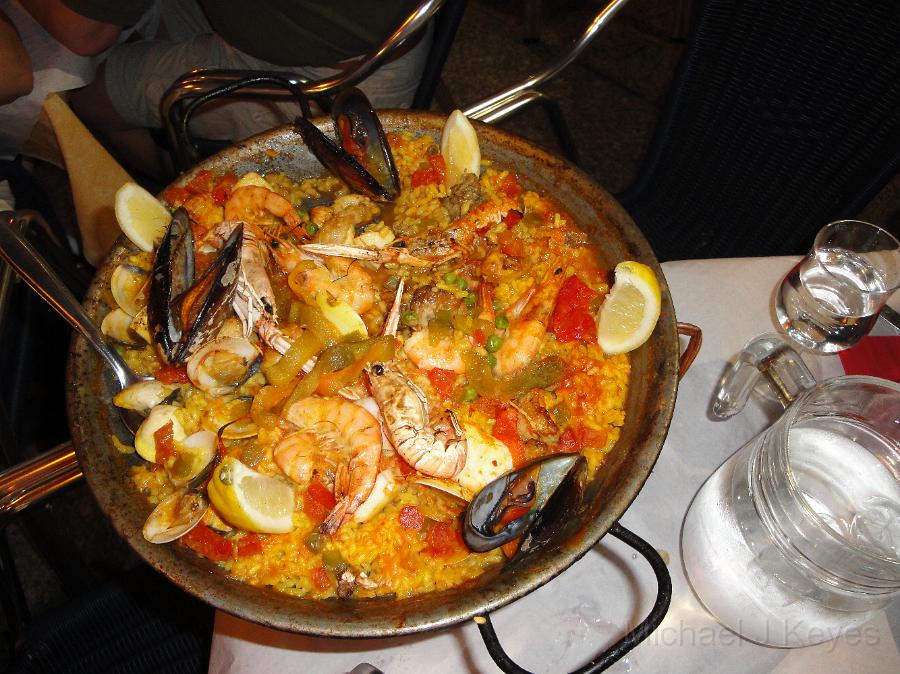 DSC01579.JPG - Paella for Late Night Dinner