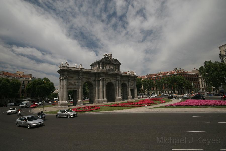 IMG_5114.JPG - Puerta de Alcalá stands at Plaza de la Independencia in Madrid