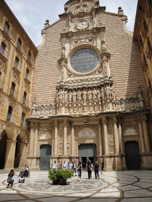 DSC01039.JPG - Basilica, next to the monastery, is home to the revered La Moreneta, or Black Virgin.