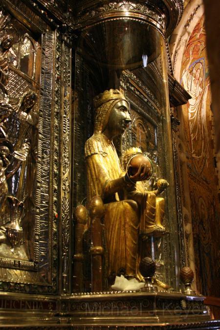 IMG_5718.JPG - Since the 12th century, pilgrims have been drawn to the mountain to venerate the miraculous statue of the Black Madonna (La Moreneta).