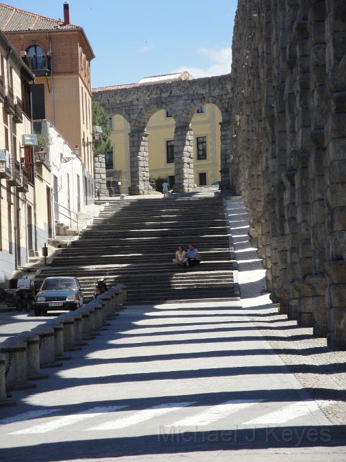 DSC01612.JPG - Shadows of the Aqueduct