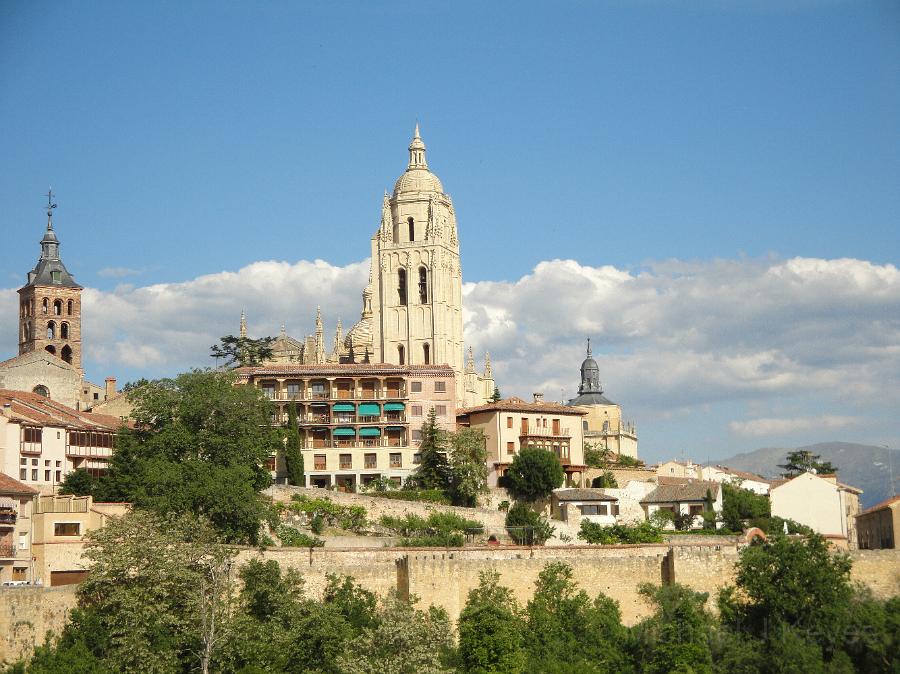 DSC01692.JPG - Cathedral from a distance