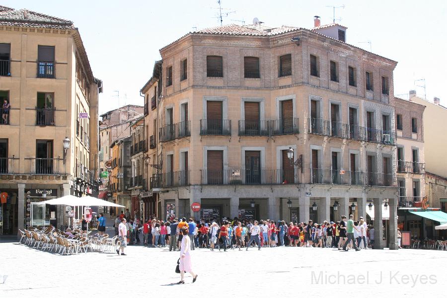 IMG_7328.JPG - Students assembled in the center of segovia