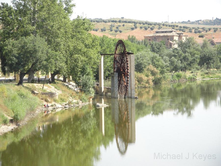 DSC01711.JPG - Water mill was important innovation to pump water from Tagus river up to Toledo, high on hilltop.