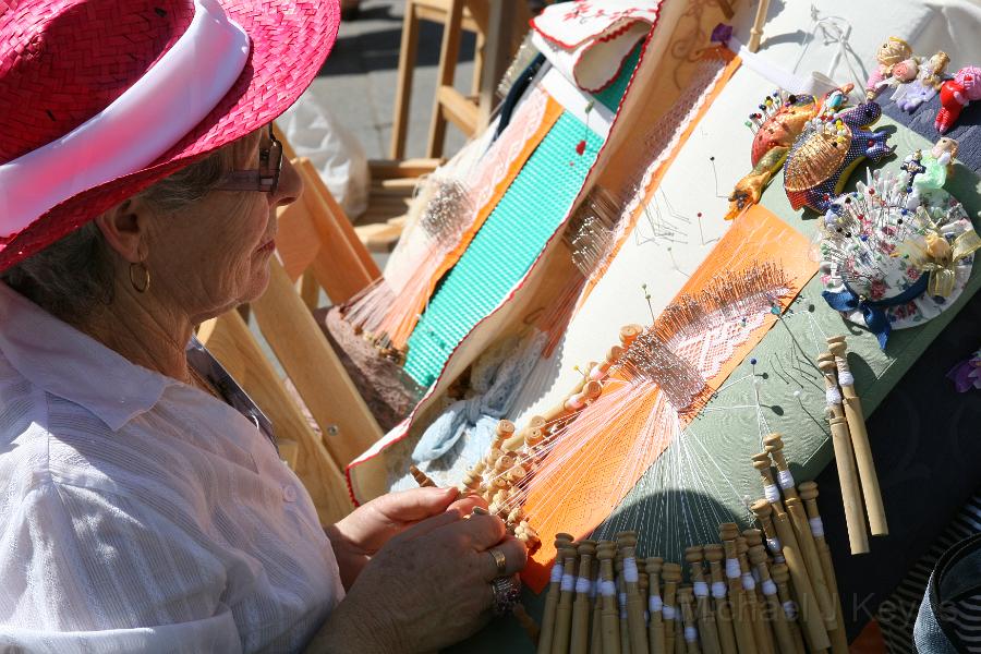 IMG_7714.JPG - Woman enjoy embroidery