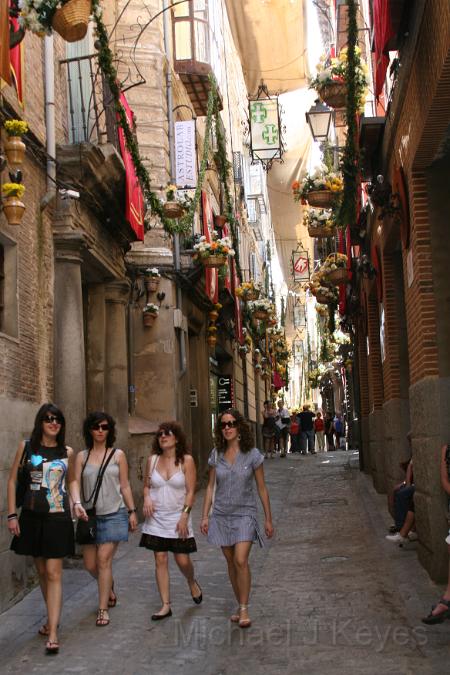 IMG_7922.JPG - Toledo Street, with the lamps and Shades to keep us cool.