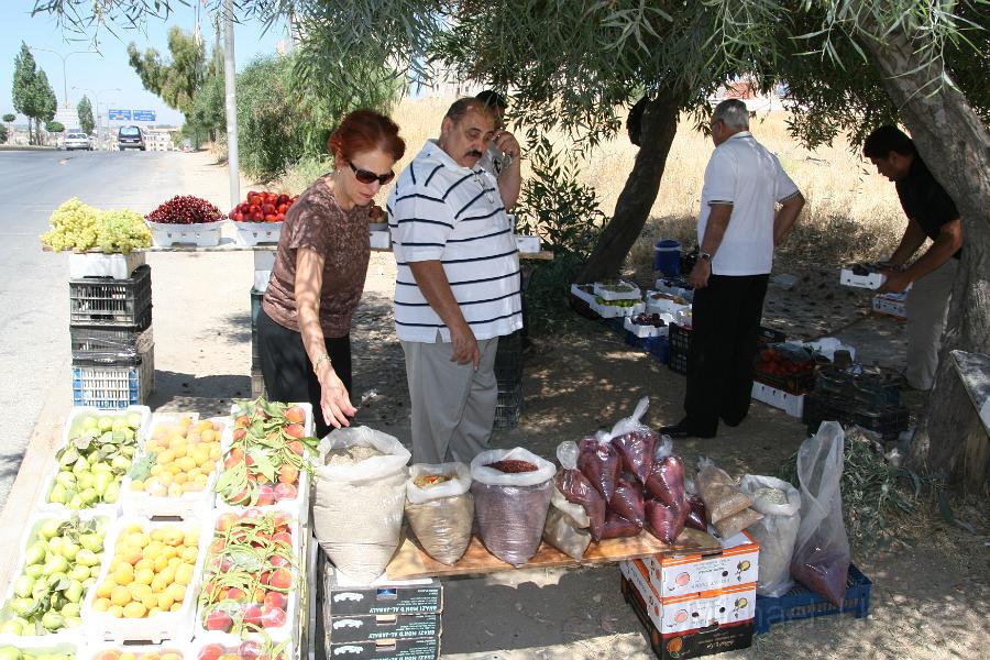 IMG_8487.JPG - One Last stop for Fresh Fruit and Spices