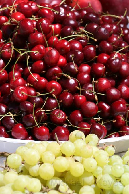 IMG_8489.JPG - Cherries & Grapes