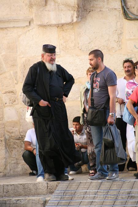 IMG_6972.JPG - Orthodox Priest giving a lecture