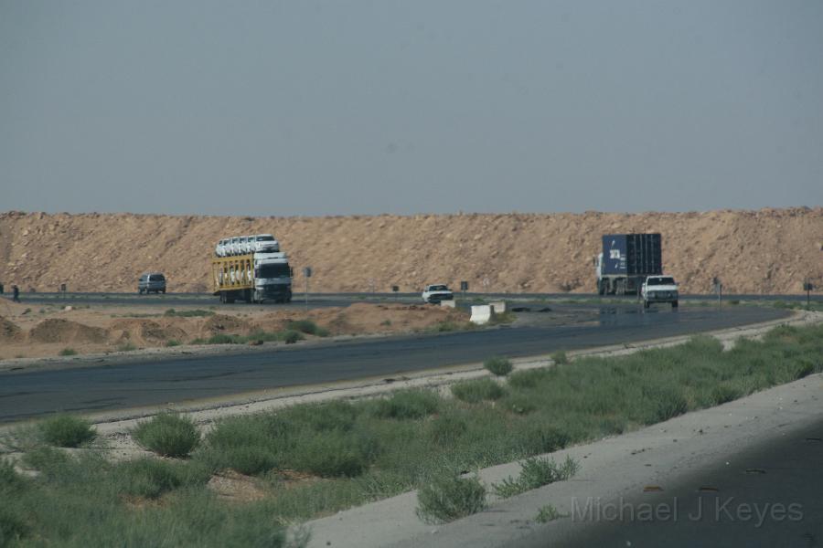 IMG_7708.JPG - The Road to Aqaba, Trucks leave empty and Return Full!