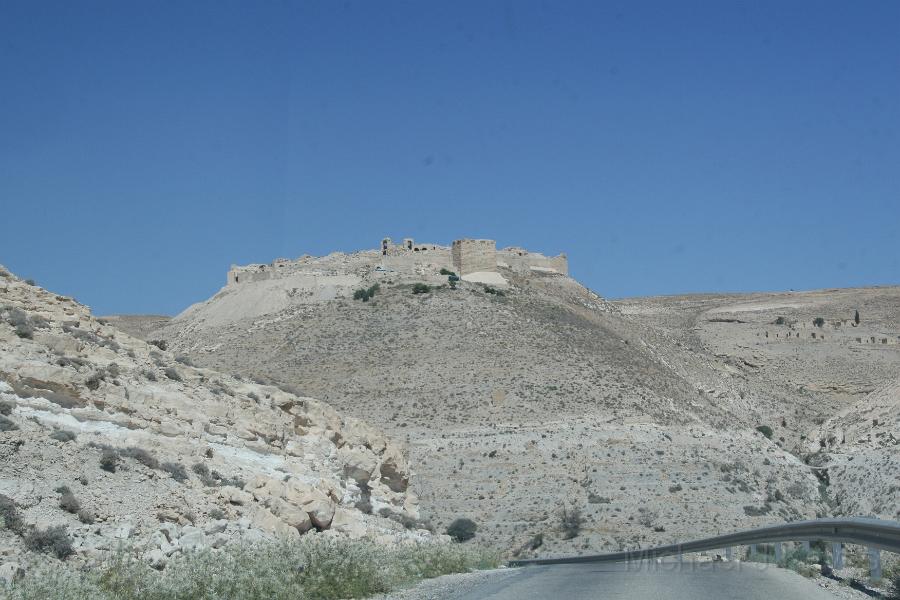 IMG_7732.JPG - Leading to Shobak Castle