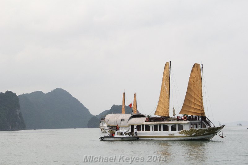 IMG_8065.JPG - Typical Sails on some vessels.