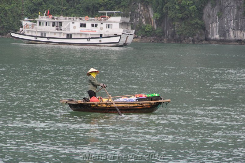 IMG_8072.JPG - We anchored in a remote bay and were soon, welcomed by some Entpreneurial Women