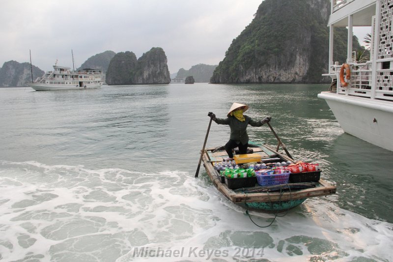 IMG_8086.JPG - Amazing women and their bamboo boats filled to the brim