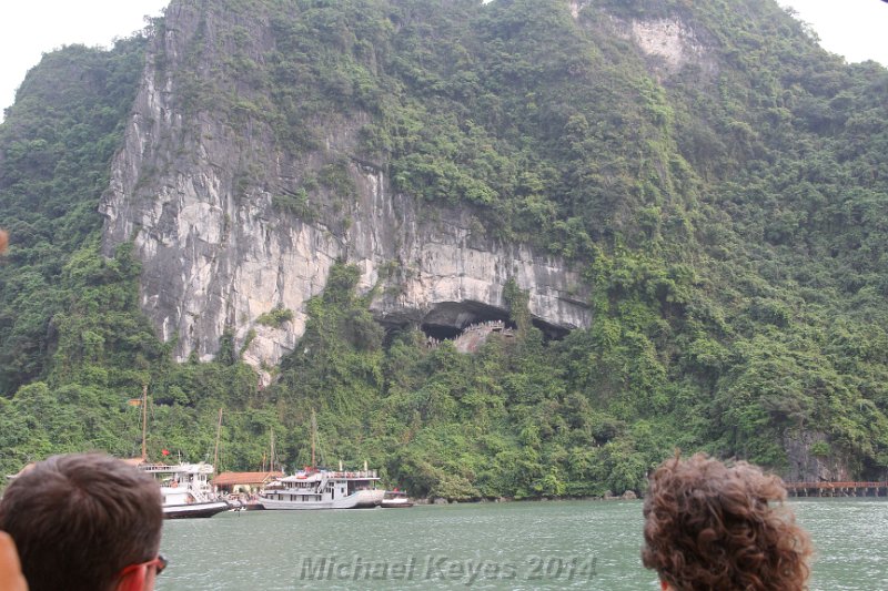 IMG_8093.JPG - The tender is taking us to Bo Hon Island. Steps lead to the entrance to Sung Sot (surprise) cave. 