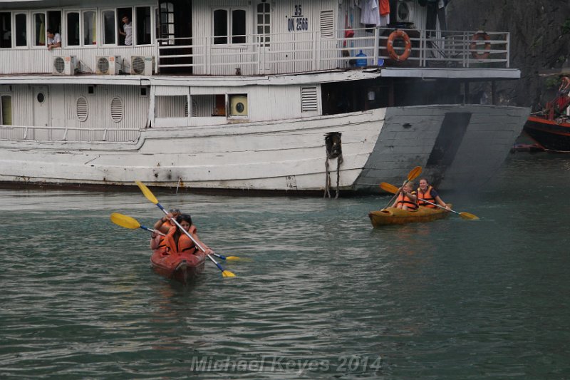 IMG_8186.JPG - kayaks from another ship