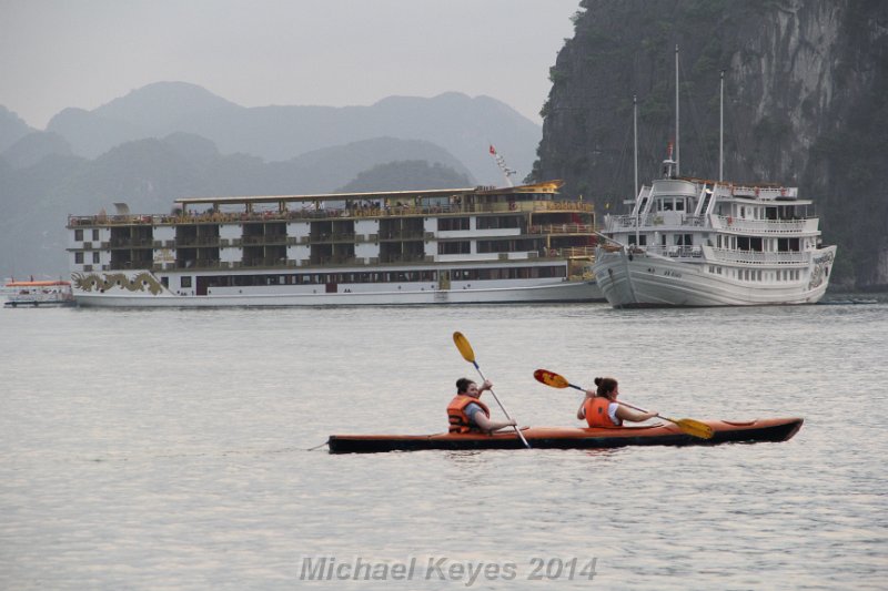 IMG_8190.JPG - kayaks and more vessels