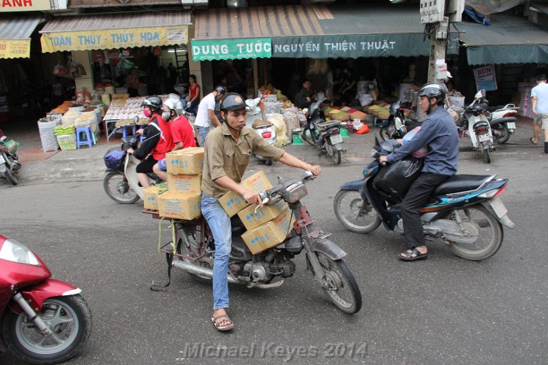 IMG_7238.JPG - Demonstrating the Art of Carry on Motorbike