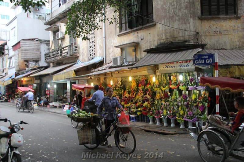 IMG_7375.JPG - Flower Shop, along East Lake