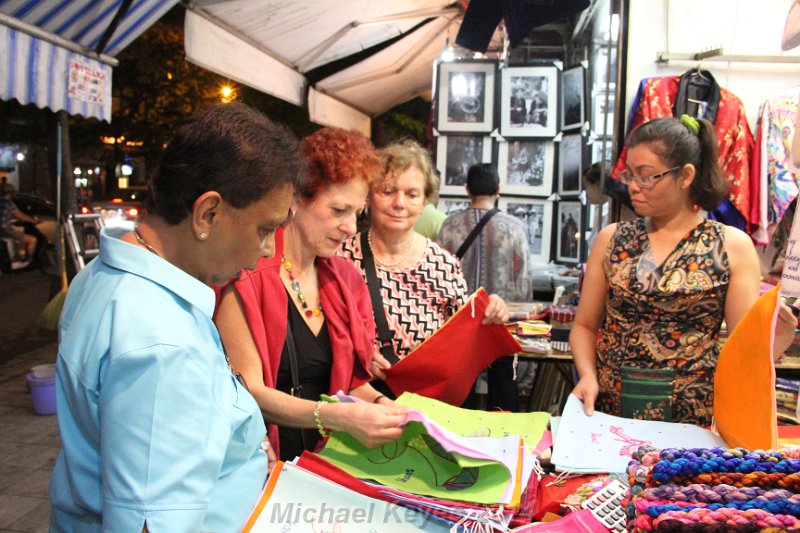 IMG_7398.JPG - Late night Shopping outdoor street market