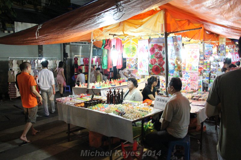 IMG_7405.JPG - Late night Shopping outdoor street market