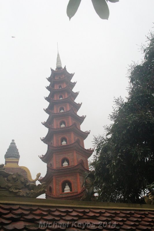 IMG_7439.JPG - Pagoda of  Tran Quoc, oldest in Hanoi, Dating Back to 6th century