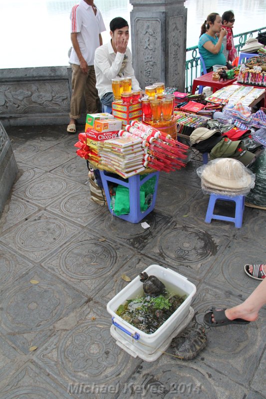 IMG_7482.JPG - Temple offerings at Tran Quoc Temple