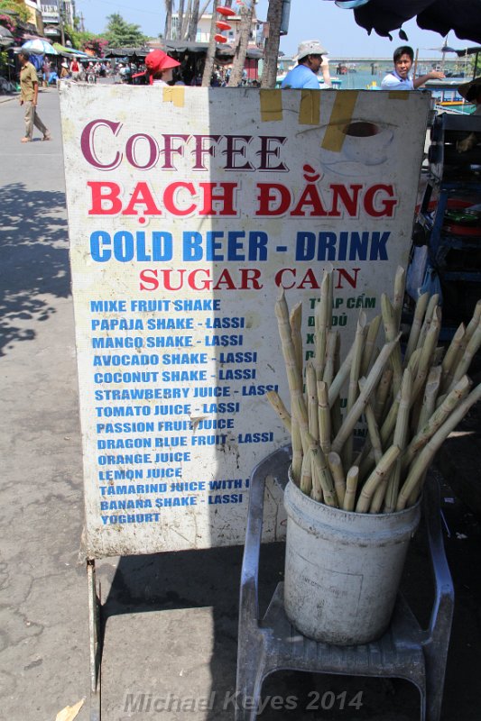 IMG_0072.JPG - Sugar cane for the coffee