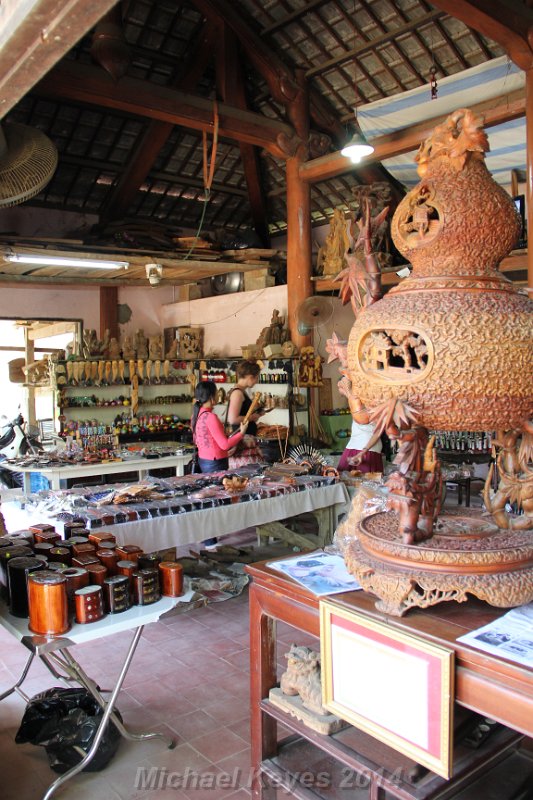 IMG_0094.JPG - Wood carving shop