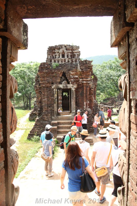 IMG_0182.JPG - Leaving for another temple