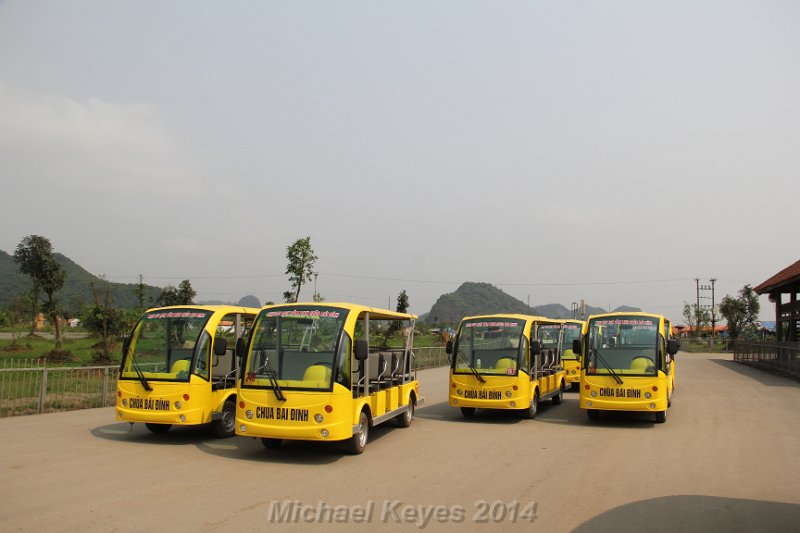 IMG_9191.JPG - Electric Bus to the Top of Bai Dinh Mountain