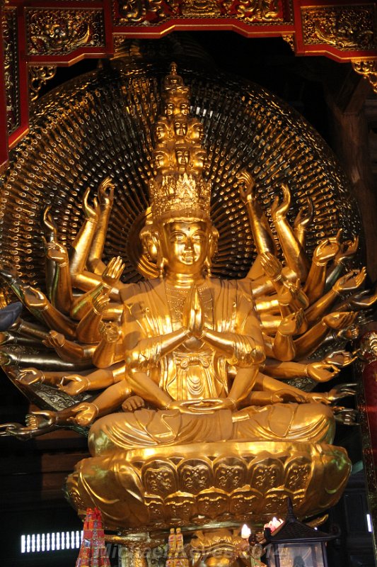 IMG_9235.JPG - Guan Yin statue inside Bái Đính Pagoda