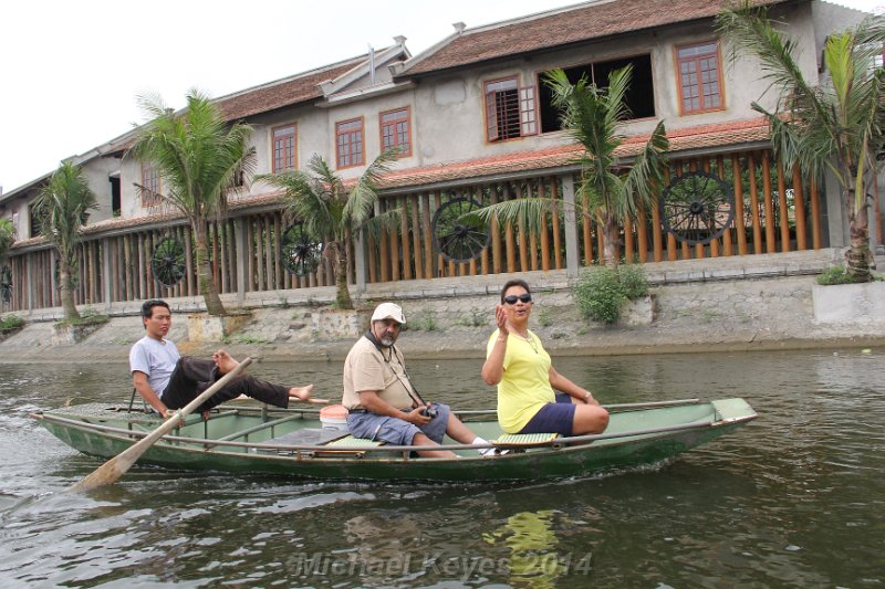 IMG_8861.JPG - Tam Coc, Priya and Frank Lead the way