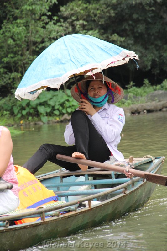 IMG_8991.JPG - Interesting way to hold the umbrella while Rowing