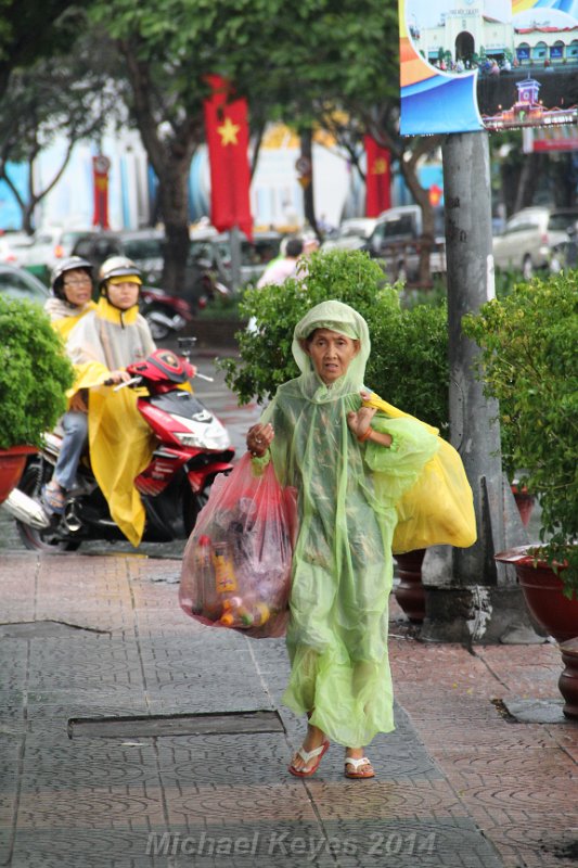 IMG_1004.JPG - Ben Tahh Market, was a nice place to get out of the rain