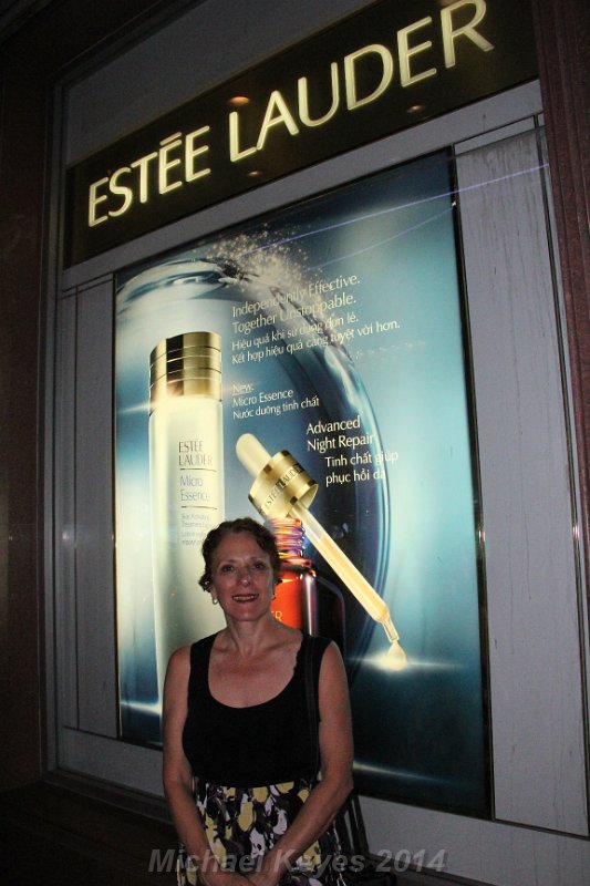 IMG_1454.JPG - Estee Lauder in Saigon