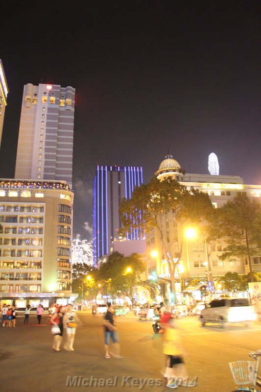 IMG_1492.JPG - Night time In saigon